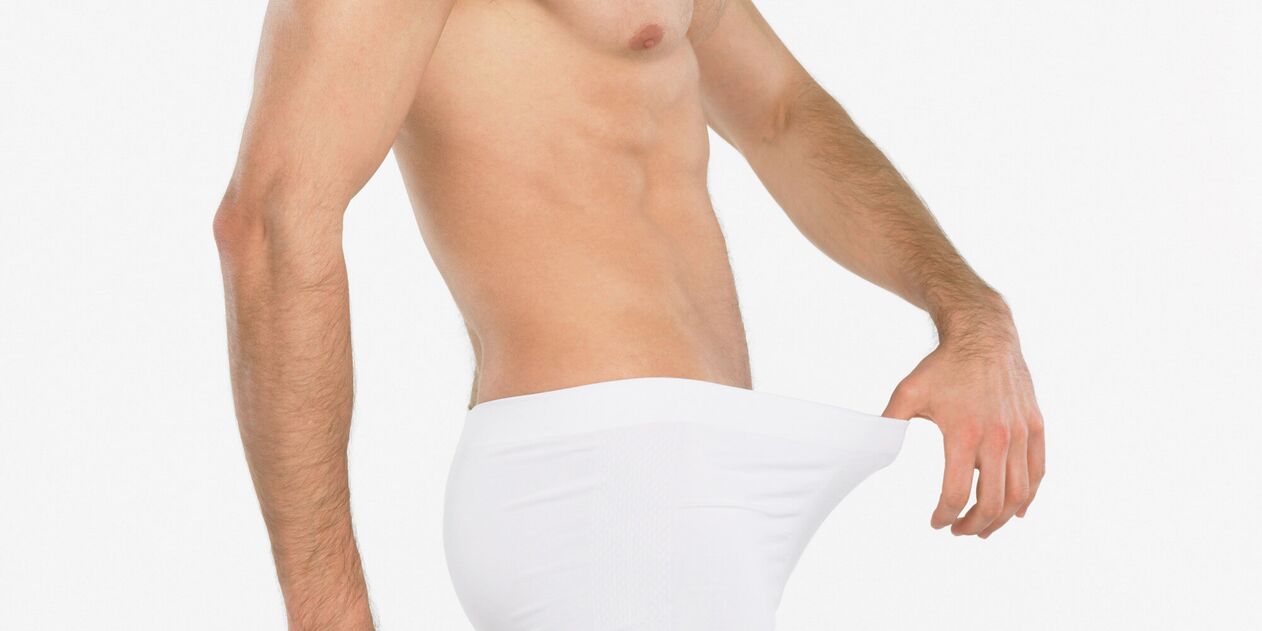 Mees mõtleb massaažiga peenise suurenemisele